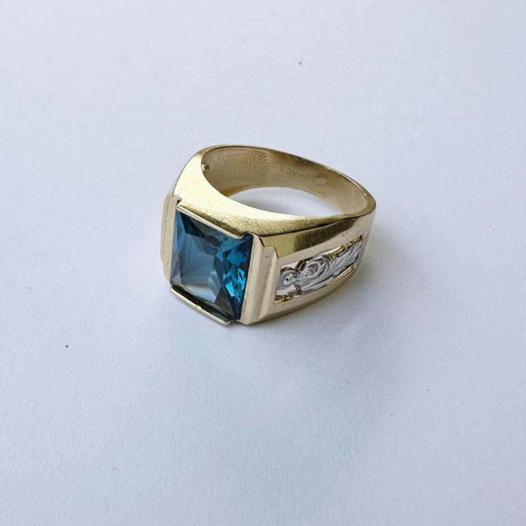 Anillo con piedra azul