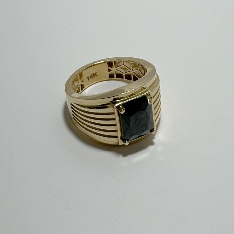 Anillo con piedra negra